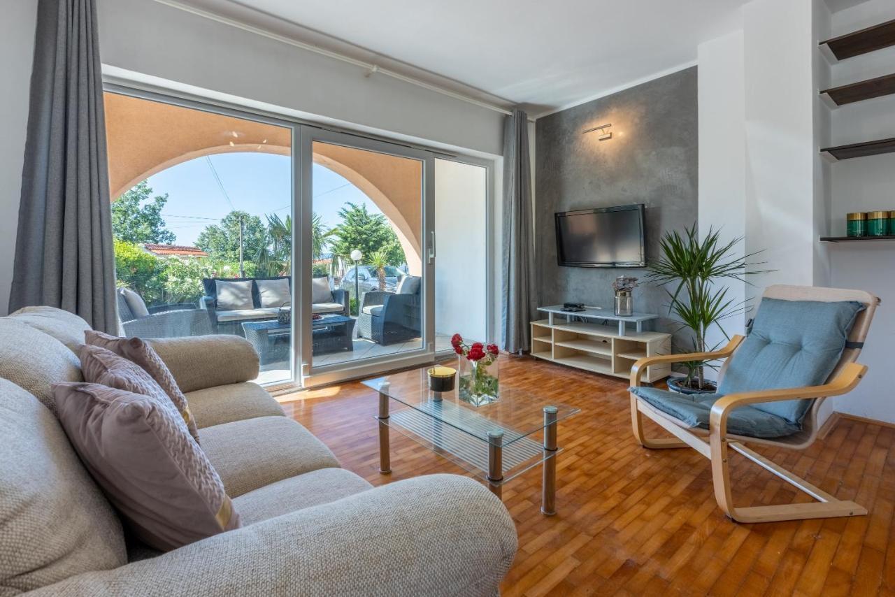 Apartments Marija Crikvenica Bagian luar foto