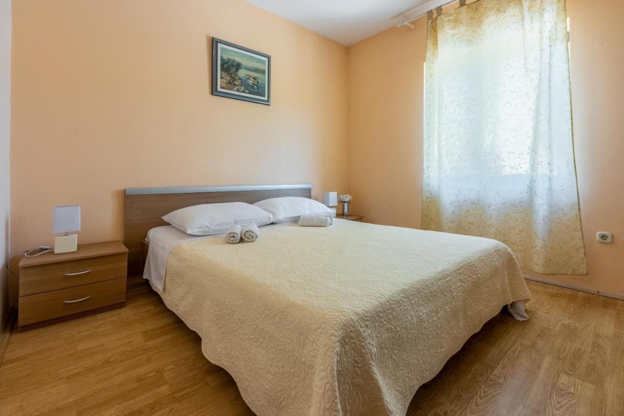 Apartments Marija Crikvenica Bagian luar foto