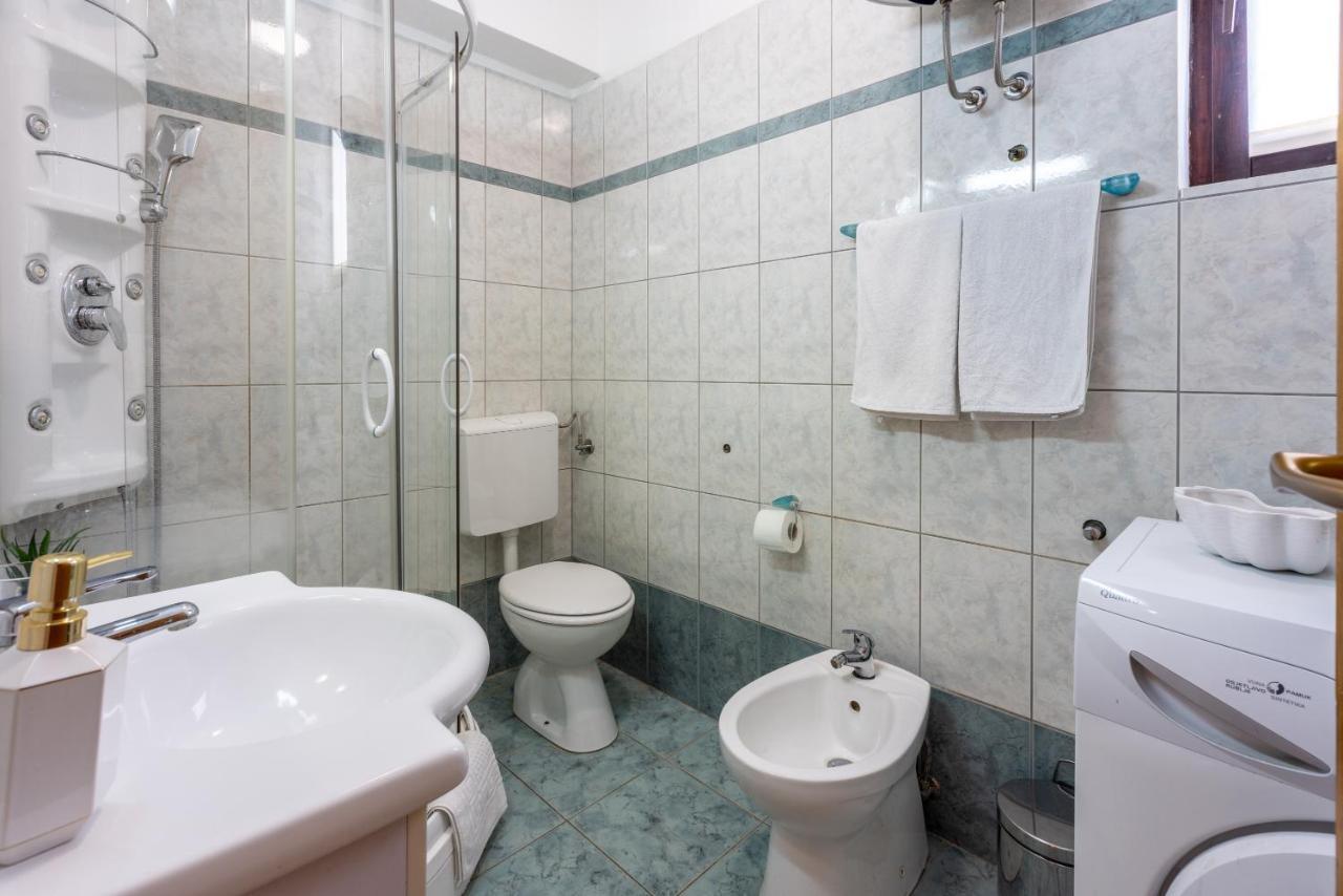 Apartments Marija Crikvenica Bagian luar foto